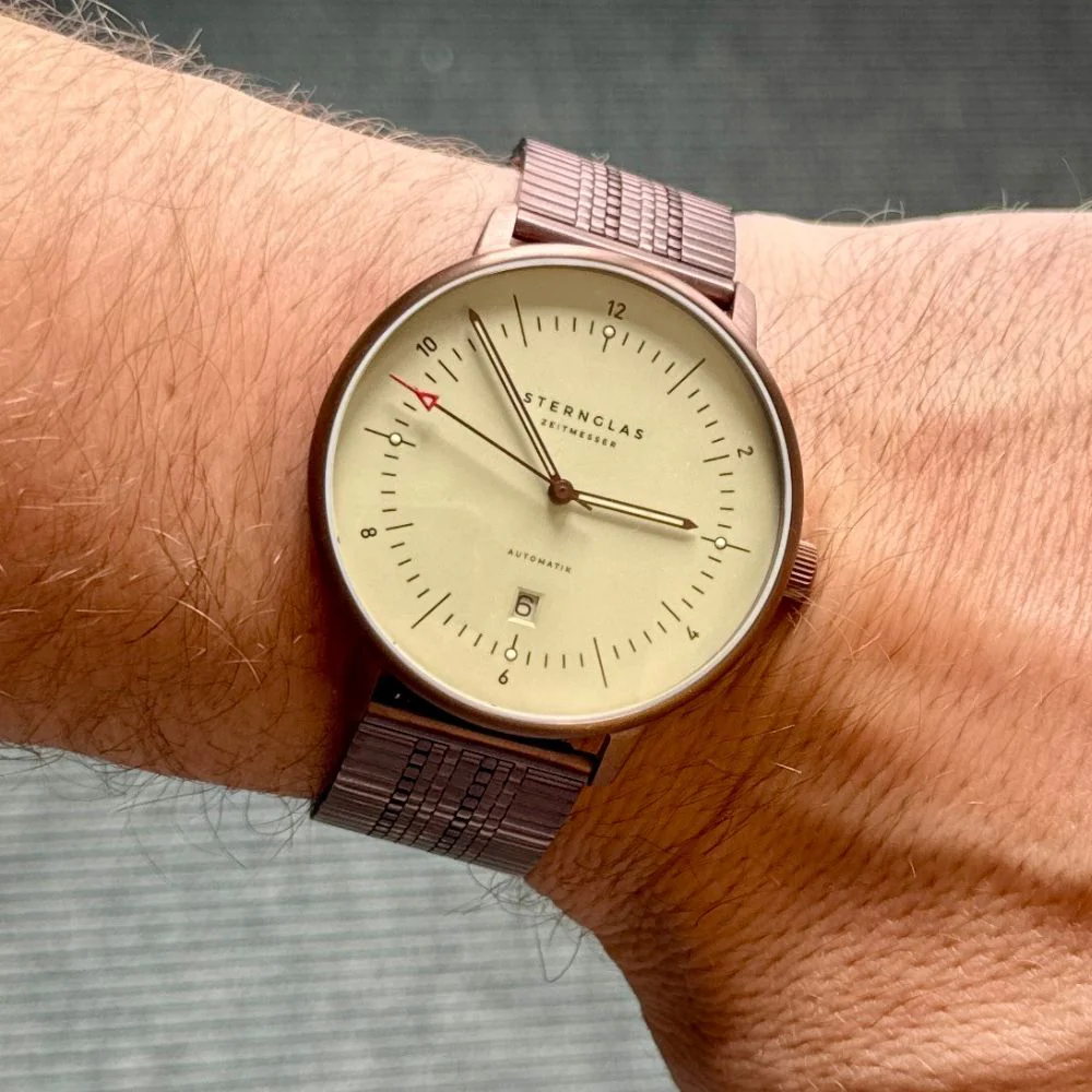 Zeitloses Bauhaus-Design für Ihr Handgelenk
